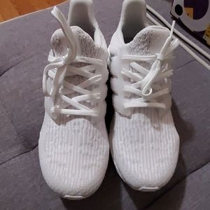 Tripple white ultra boost (BA8841)